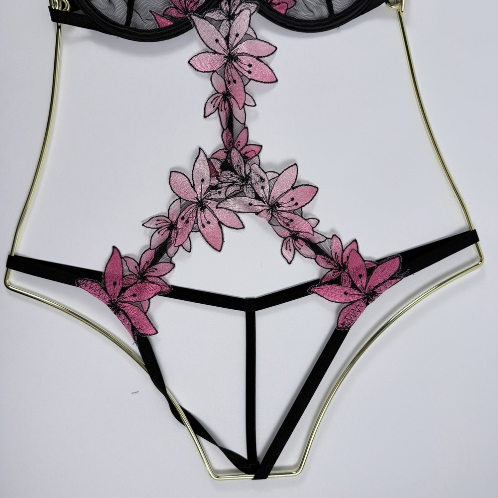 Victoria's Secret Ziggy Glam Floral Embroidery Unlined Cutout Teddy Black Pink S - Picture 4 of 7